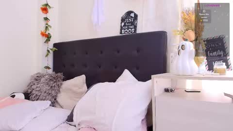 Snapshot of amabella_w chatting on October 23, 7:01 pm Isabella online show from October 23, 7:01 pm