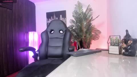 Snapshot of amaia_bushida chatting on February 10, 2:30 am anny online show from February 10, 2:30 am