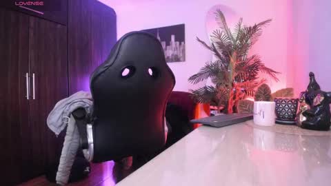 Snapshot of amaia_bushida chatting on February 27, 5:24 am anny online show from February 27, 5:24 am