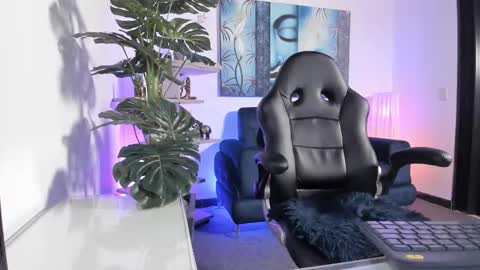 Snapshot of amaia_bushida chatting on March 5, 2:25 am anny online show from March 5, 2:25 am