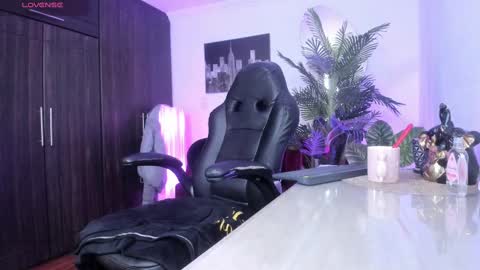 Snapshot of amaia_bushida chatting on March 8, 8:33 am anny online show from March 8, 8:33 am