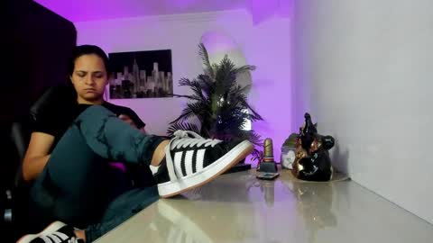 Snapshot of amaia_bushida chatting on September 22, 1:51 am anny online show from September 22, 1:51 am