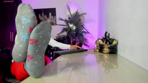 Snapshot of amaia_bushida chatting on October 6, 2:20 am anny online show from October 6, 2:20 am