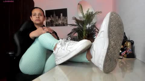 Snapshot of amaia_bushida chatting on October 22, 2:23 am anny online show from October 22, 2:23 am