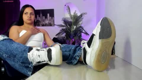 Snapshot of amaia_bushida chatting on November 1, 10:56 pm anny online show from November 1, 10:56 pm