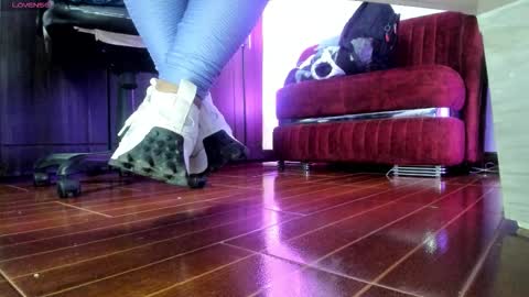 Snapshot of amaia_bushida chatting on November 8, 2:45 am anny online show from November 8, 2:45 am