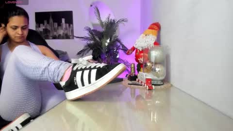 Snapshot of amaia_bushida chatting on November 30, 2:37 am anny online show from November 30, 2:37 am