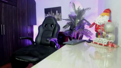 Snapshot of amaia_bushida chatting on December 2, 2:06 am anny online show from December 2, 2:06 am