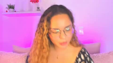 Snapshot of amalia_bennet chatting on February 24, 11:19 pm amalia bennet online show from February 24, 11:19 pm