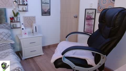 AMALIA online show from December 11, 2:30 am