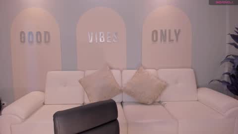 Amalia cruss online show from November 14, 8:40 pm