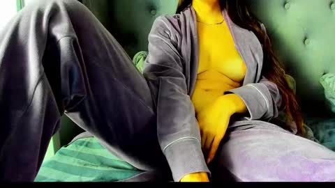 amaliajons online show from October 2, 7:26 am