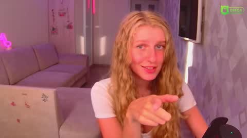 Amalia online show from September 20, 2:18 pm