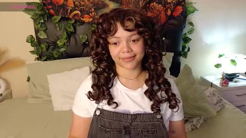 Snapshot of amand1_sweet chatting on February 3, 3:17 pm online show from February 3, 3:17 pm