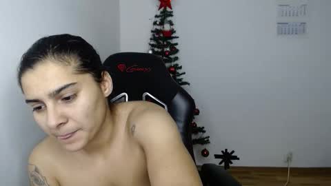 Snapshot of amanda5star chatting on December 21, 12:18 am The queen of the biceps online show from December 21, 12:18 am