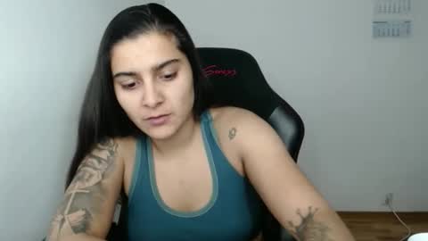 Snapshot of amanda5star chatting on January 13, 7:52 pm The queen of the biceps online show from January 13, 7:52 pm