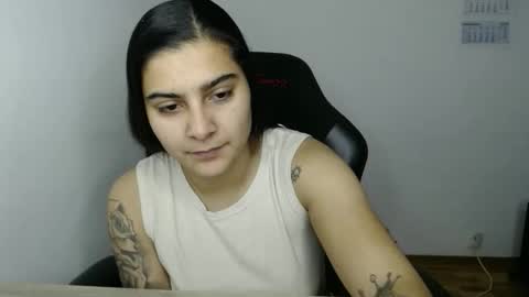 Snapshot of amanda5star chatting on January 15, 6:44 pm The queen of the biceps online show from January 15, 6:44 pm