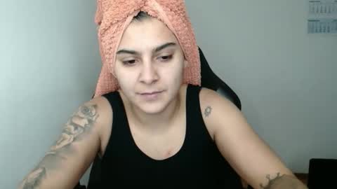 Snapshot of amanda5star chatting on January 31, 8:29 pm The queen of the biceps online show from January 31, 8:29 pm