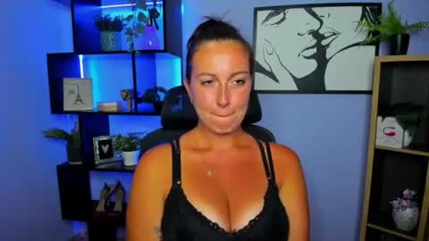 Snapshot of amanda_burn chatting on July 30, 2:38 pm Amanda online show from July 30, 2:38 pm