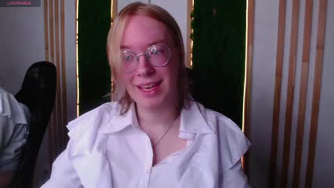 Snapshot of amanda_butlerr chatting on June 6, 1:16 pm Hi im Amanda online show from June 6, 1:16 pm