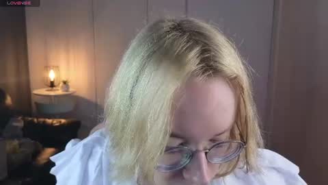 Snapshot of amanda_butlerr chatting on June 28, 3:29 pm Hi im Amanda online show from June 28, 3:29 pm