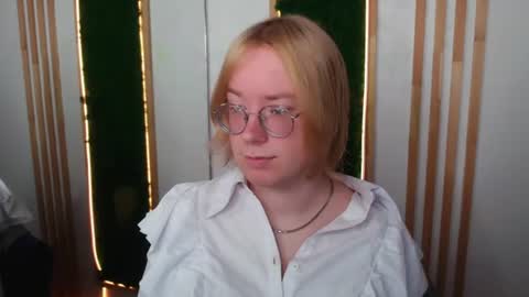 Snapshot of amanda_butlerr chatting on July 3, 12:22 pm Hi im Amanda online show from July 3, 12:22 pm