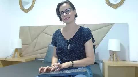 Snapshot of amanda_ramirez chatting on September 17, 7:37 pm amanda_ramirez online show from September 17, 7:37 pm