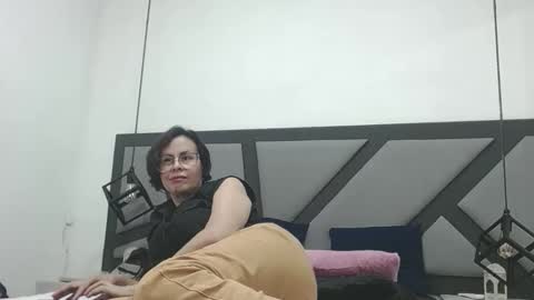 amanda_ramirez online show from April 14, 9:21 pm