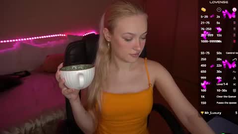 Amanda online show from August 5, 8:33 pm