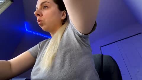 Snapshot of amandainbloom chatting on February 26, 11:15 pm Amanda online show from February 26, 11:15 pm