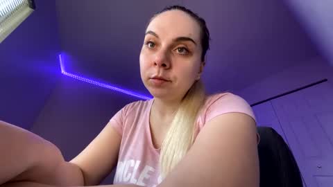 Snapshot of amandainbloom chatting on March 3, 11:24 pm Amanda online show from March 3, 11:24 pm