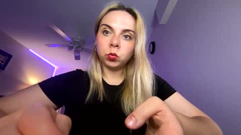 Snapshot of amandainbloom chatting on September 15, 9:31 am Amanda online show from September 15, 9:31 am