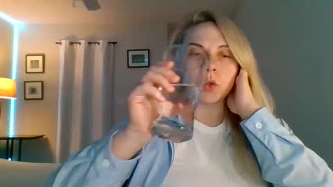 Snapshot of amandainbloom chatting on November 14, 7:51 am Amanda online show from November 14, 7:51 am