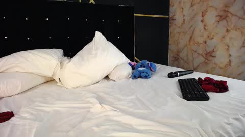 Snapshot of amandarobers chatting on December 18, 8:57 pm Amanda Robers online show from December 18, 8:57 pm