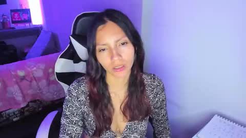 Snapshot of amara_22_ chatting on February 14, 4:09 am Liz online show from February 14, 4:09 am