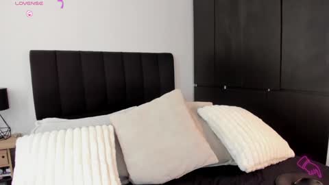 Snapshot of amara_vause chatting on December 13, 5:32 pm - A M A R A - online show from December 13, 5:32 pm
