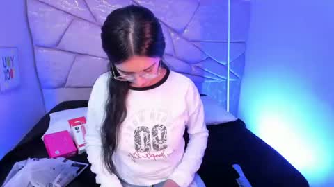 Snapshot of amara_velle chatting on July 6, 12:57 pm amara velle online show from July 6, 12:57 pm
