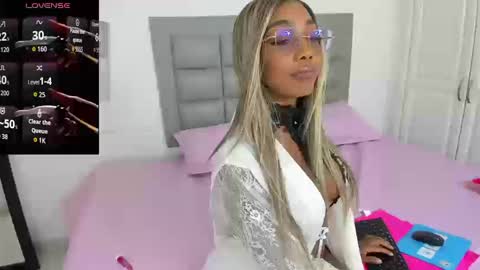 Snapshot of amaraluxe chatting on October 16, 2:01 am amaraluxe online show from October 16, 2:01 am