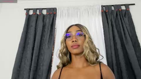 Snapshot of amaraluxe chatting on October 29, 8:43 pm amaraluxe online show from October 29, 8:43 pm