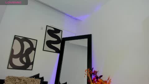    online show from April 11, 8:02 pm