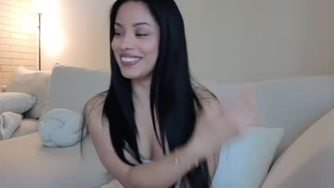 amaya_floress online show from April 24, 12:51 pm