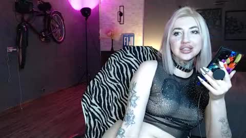 Snapshot of amayamalina chatting on November 9, 6:17 pm Malina online show from November 9, 6:17 pm