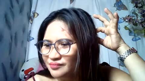 Snapshot of amazing_angel22 chatting on June 19, 1:10 am amazing angel online show from June 19, 1:10 am