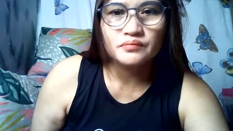 Snapshot of amazing_angel22 chatting on June 25, 12:21 am amazing angel online show from June 25, 12:21 am