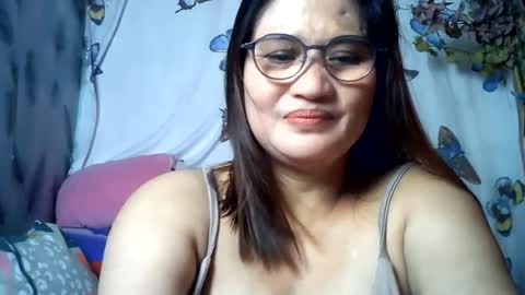 Snapshot of amazing_angel22 chatting on June 27, 3:00 am amazing angel online show from June 27, 3:00 am