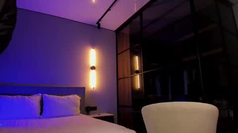 Snapshot of amazing_bitch chatting on November 24, 2:44 am Stasy online show from November 24, 2:44 am