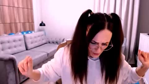 Izza online show from October 29, 2:19 pm