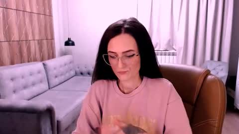 Izza online show from December 22, 1:30 pm