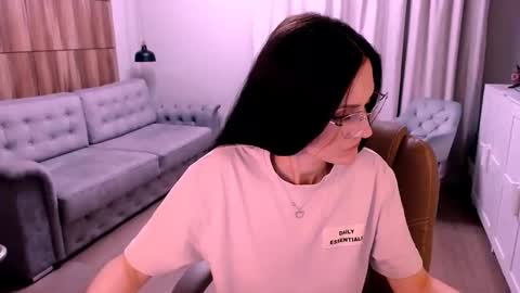 Izza online show from March 25, 3:18 pm