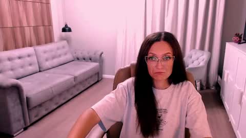 Izza online show from July 27, 5:42 pm